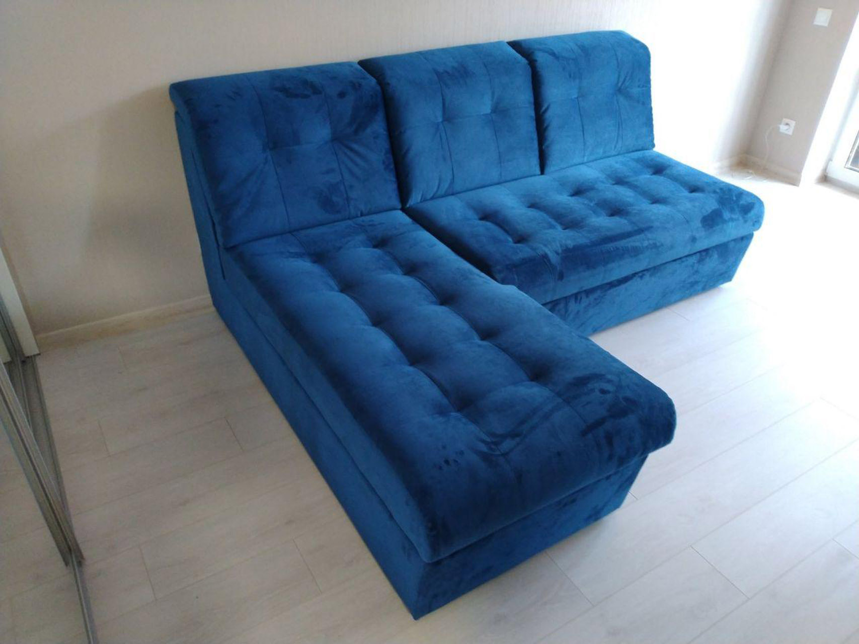 Синий угловой диван